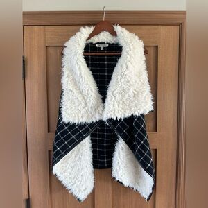 SISTERS Black Buffalo Plaid Fur Lined Foldover Vest size S/M